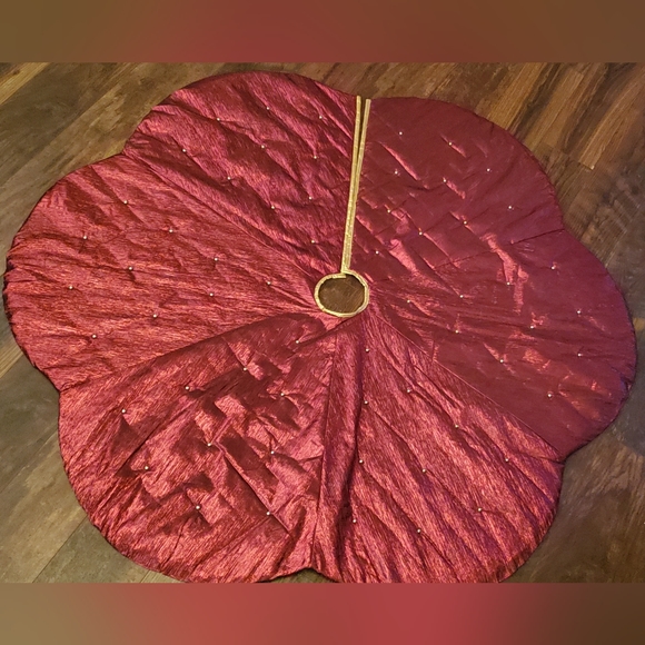 Christmas Tree Skirt Red Gold Metallic Shiny Beaded Scallop Edge 48" Elegant - Picture 1 of 8